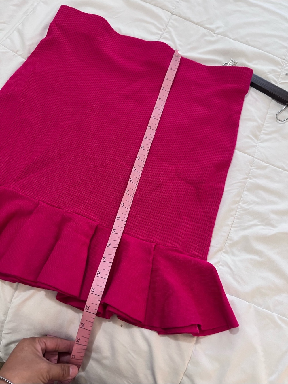 Express hot pink features ribbed knit texture and a flared ruffle skirt size L - Picture 5 of 9